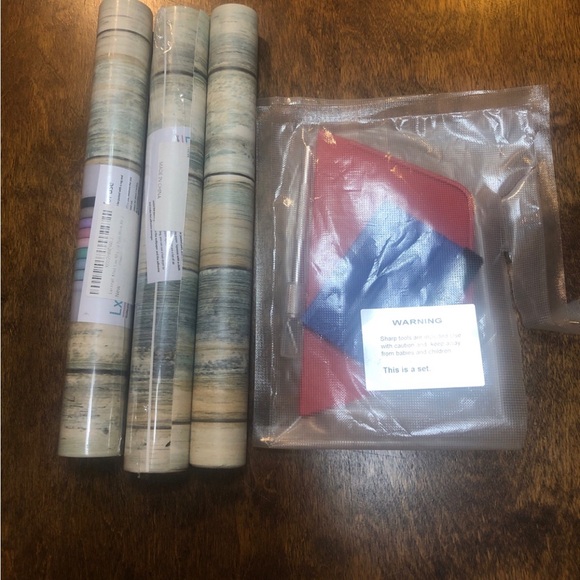 wallpaper Peel and stick kit - Picture 2 of 4